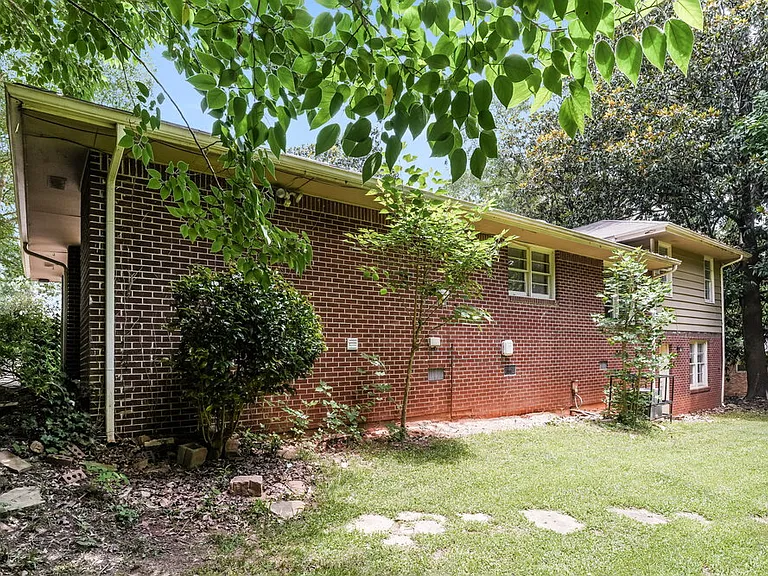 2937 Thompson Cir — Photo 18