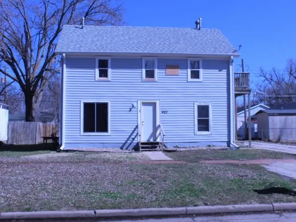 627 S Lincoln Ave, Hastings, NE 68901