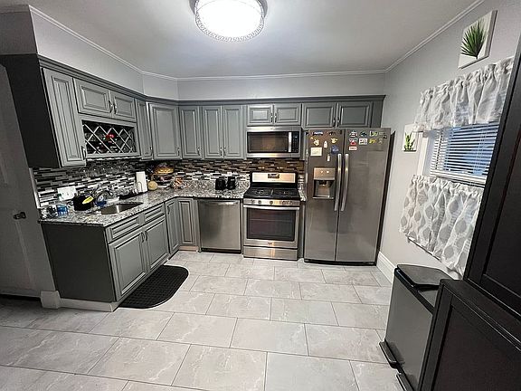 2nd image of 156 Vincent Ave