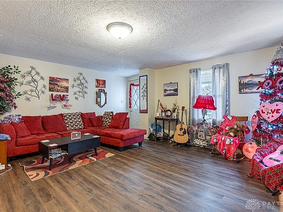 4th image of 1205 Eaton Ave