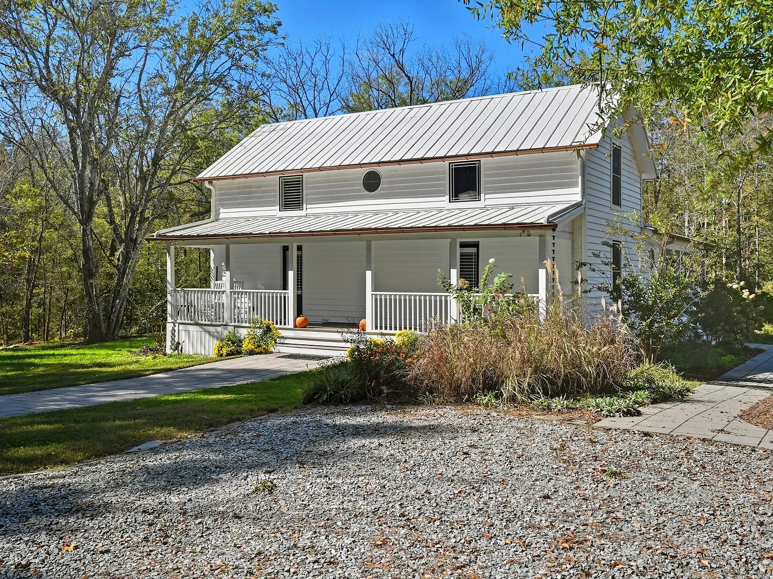 3 bed, 1.5 bath, 2000 sqft, $4,800 — Photo 2