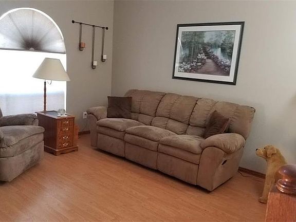 3rd image of 3928 Larkspur Dr