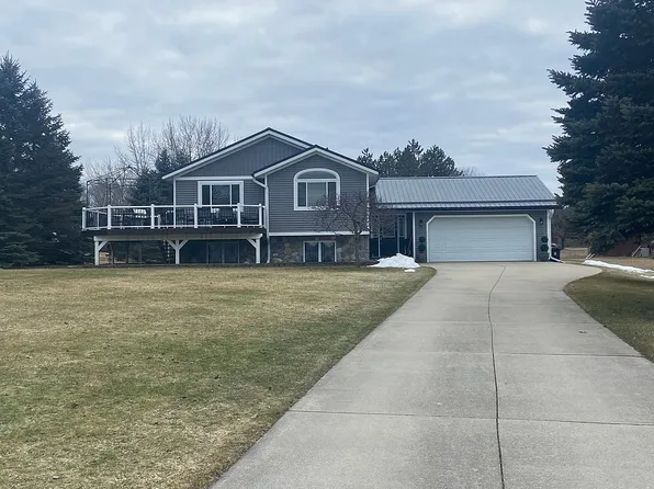 1018 Essex Dr, Lake Isabella, MI 48893