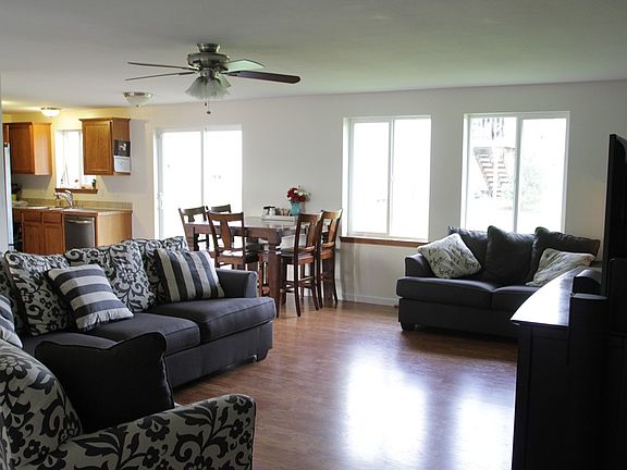 3rd image of 1410 Portobello Ave