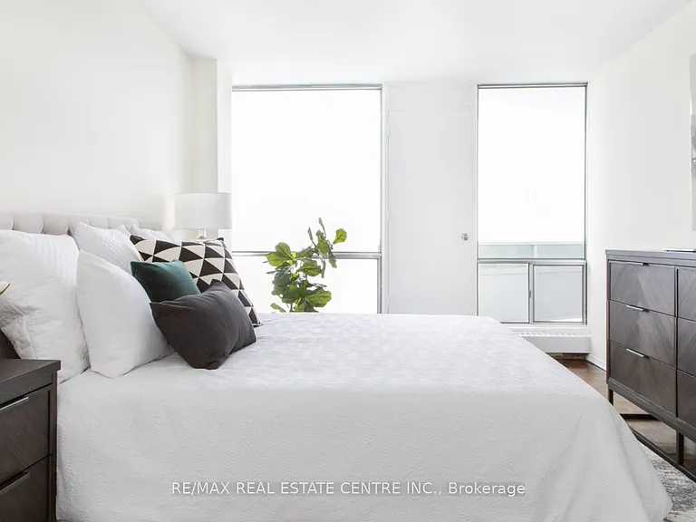 50 Graydon Hall Dr #1206 — Photo 14