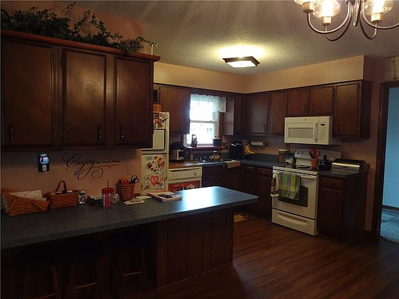 5th image of 1035 School St