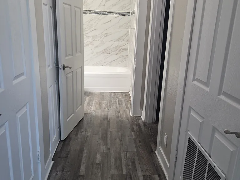 301-311 W Leuda St #301-I — Photo 6