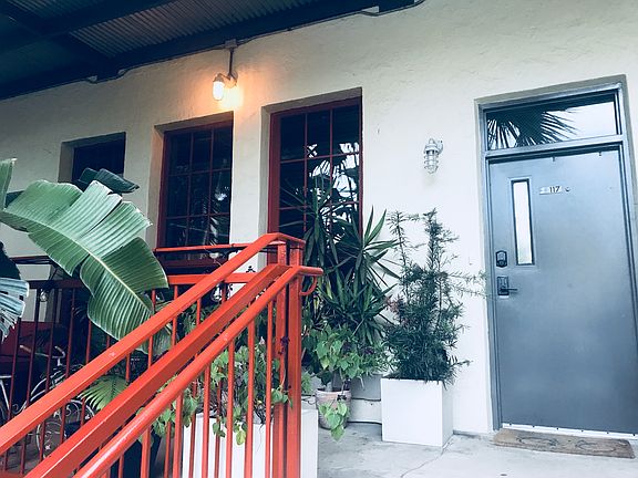 5th image of 1501 W Horatio St APT 117