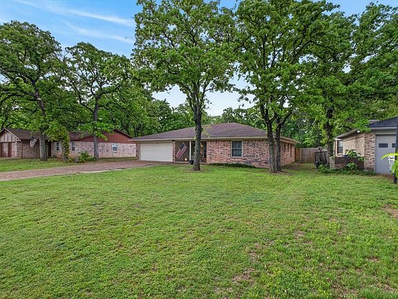 3rd image of 405 Pecan St