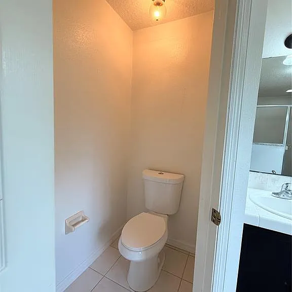 3010 Victoria Dr — Photo 35