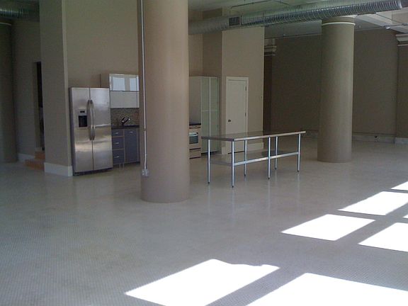 5th image of 602 Felix St #203
