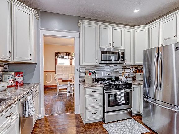 4th image of 511 Prytania Ave