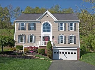 128 Stonegate Dr, Canonsburg, PA 15317