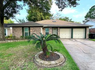 826 Wavecrest Ln, Houston, TX 77062