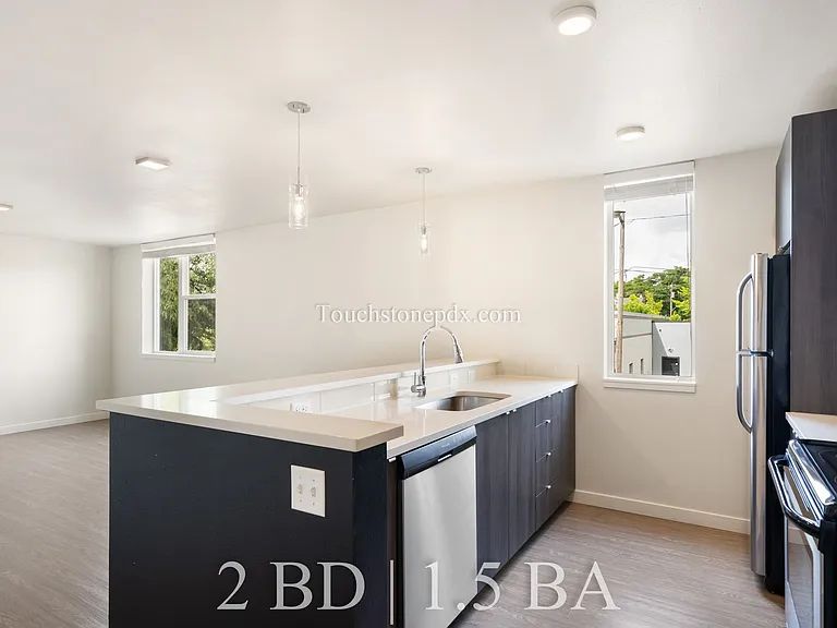424 NE Jessup St #10 — Photo 7