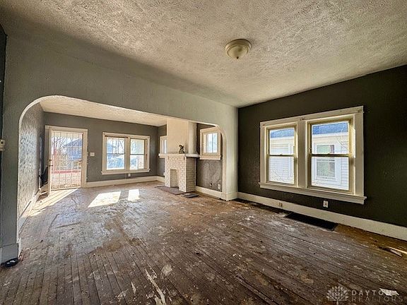 5th image of 225 Elmhurst Rd