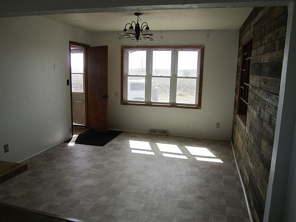 4th image of 19328 O Ave