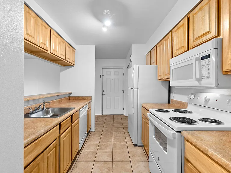 Vessey Park Apartments — Photo 8