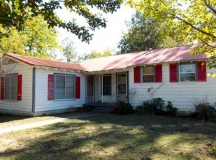 213 W Grizzley St, De Kalb, TX 75559