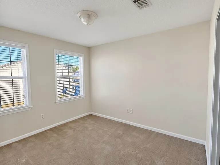 403 Valdez Ct — Photo 12
