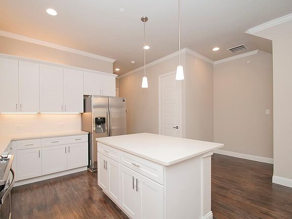 Island kitchen on 2nd floor
