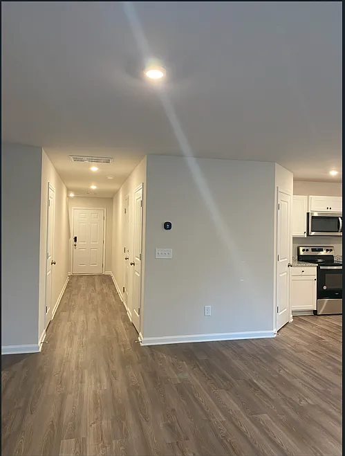 4 bed, 2.5 bath, 1962 sqft, $2,095 — Photo 3
