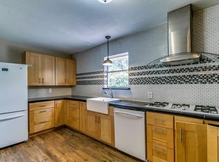 130 Stanford Rd, Lake Jackson, TX 77566