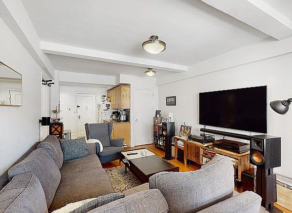 3rd image of 50 W 72nd St APT 704