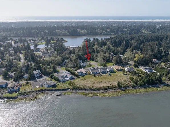 239 Mallus Court SE, Ocean Shores, WA 98569