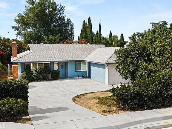 3rd image of 2342 E La Veta Ave