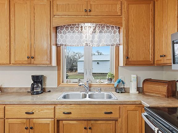 5th image of 210 Carroll Ct