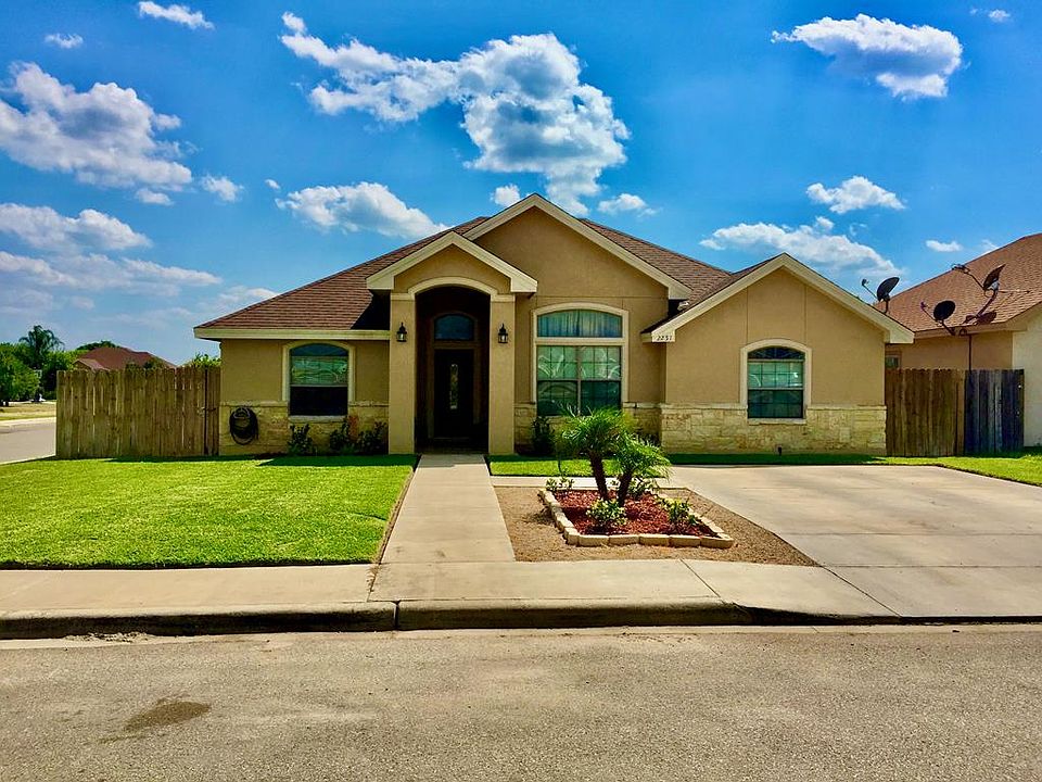 1st image of 2251 Villa Cir