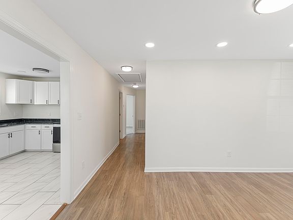 4th image of 410 Caswell St