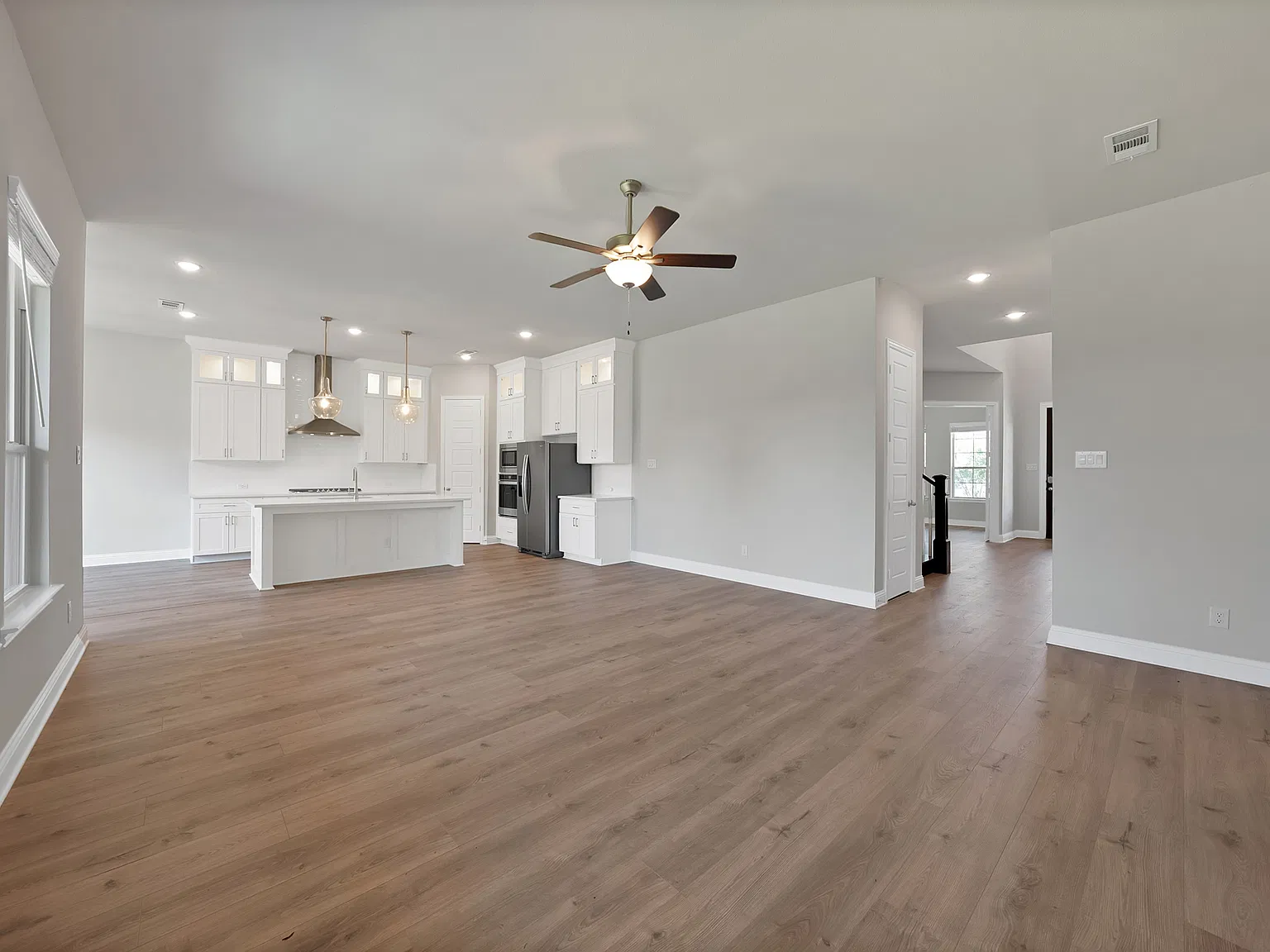 5 bed, 3352 sqft, $3,200 — Photo 4