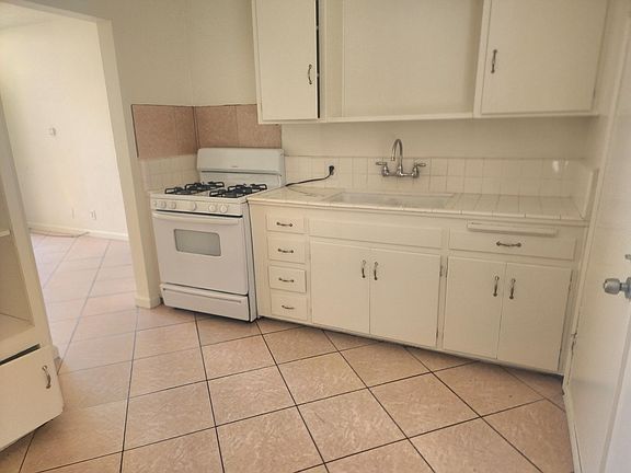 5th image of 917 H St #5d1c1d879