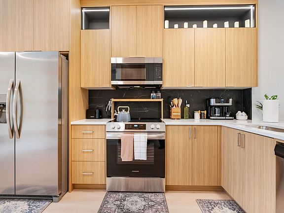 4th image of 3017 NE Ainsworth St #3017