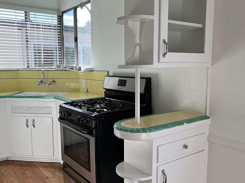 1st image of 2269 N Beachwood Dr #203