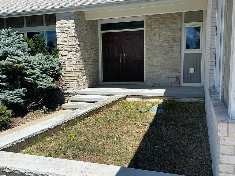 4390 N River Rd — Photo 13