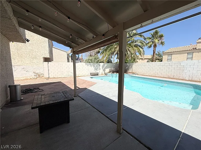 2066 Waverly Cir — Photo 21