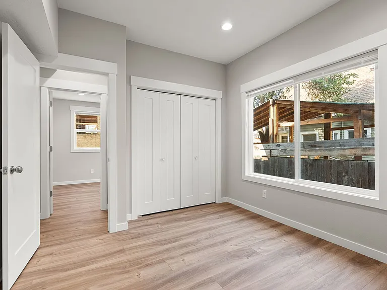717 W Spofford Ave — Photo 14