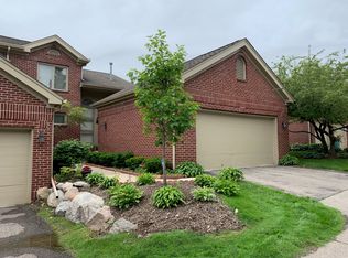 107 Ponds View Dr, Ann Arbor, MI 48103