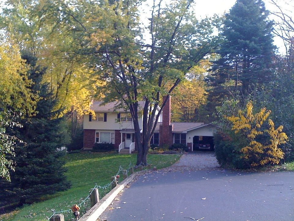 Beautiful lot. Lots of room.