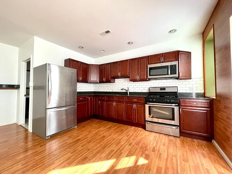 120 S 46th St #2B — Photo 2