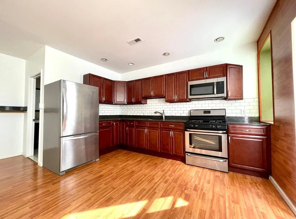 Building Photo - 122 S 46th St #2B