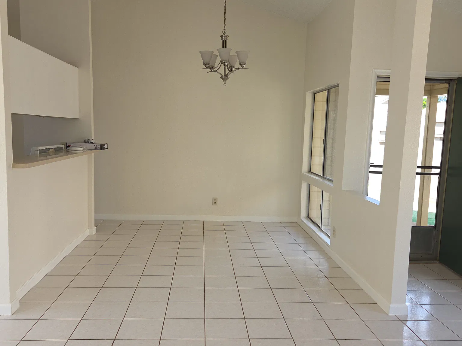 3 bed, 1102 sqft, $3,400 — Photo 3