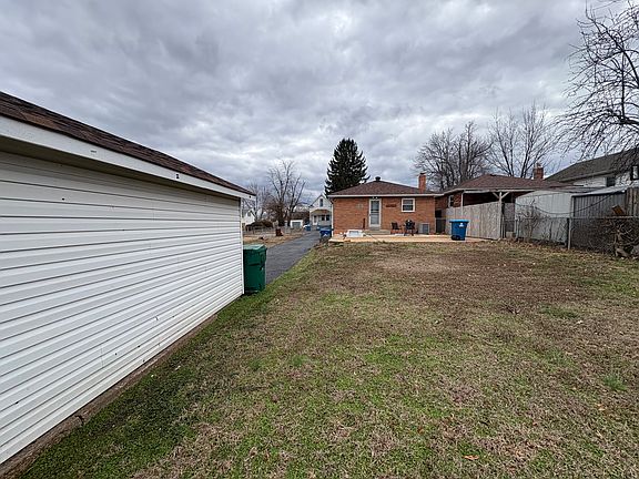 4th image of 115 W Loretta Ave