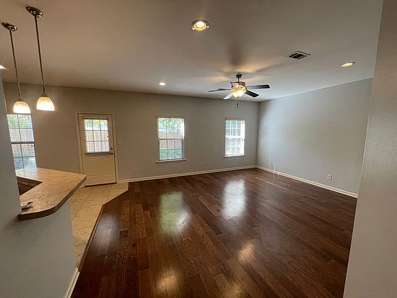 4th image of 123 W Oak Pl