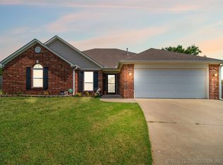 1904 Richmond Dr, Bartlesville, OK 74006
