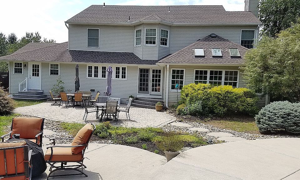 2nd image of 6 Ginnie Ln