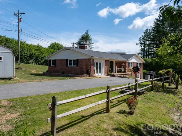35 Glendale Dr, Spruce Pine, NC 28777